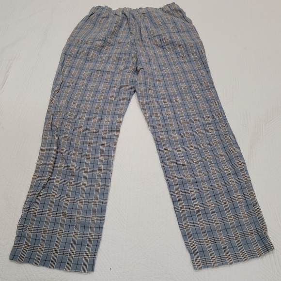Sky and Sparrow plaid cropped pants. - Picture 4 of 9